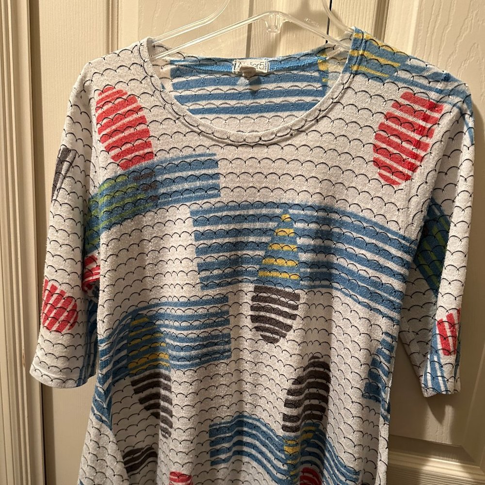 A 104  ATELIER 5 TUNIC TOP GEOMETRIC PRINT SIZE SMALL